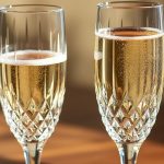 découvrez les verres parfaits pour sublimer chaque note de votre champagne et profiter d'une expérience gustative exceptionnelle.
