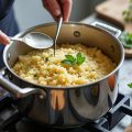découvrez comment préparer un délicieux risotto au champagne avec notre recette facile et gourmande, parfaite pour impressionner vos invités.