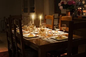 Festelune Cérémonie table dressée et coupe de champagne prêt